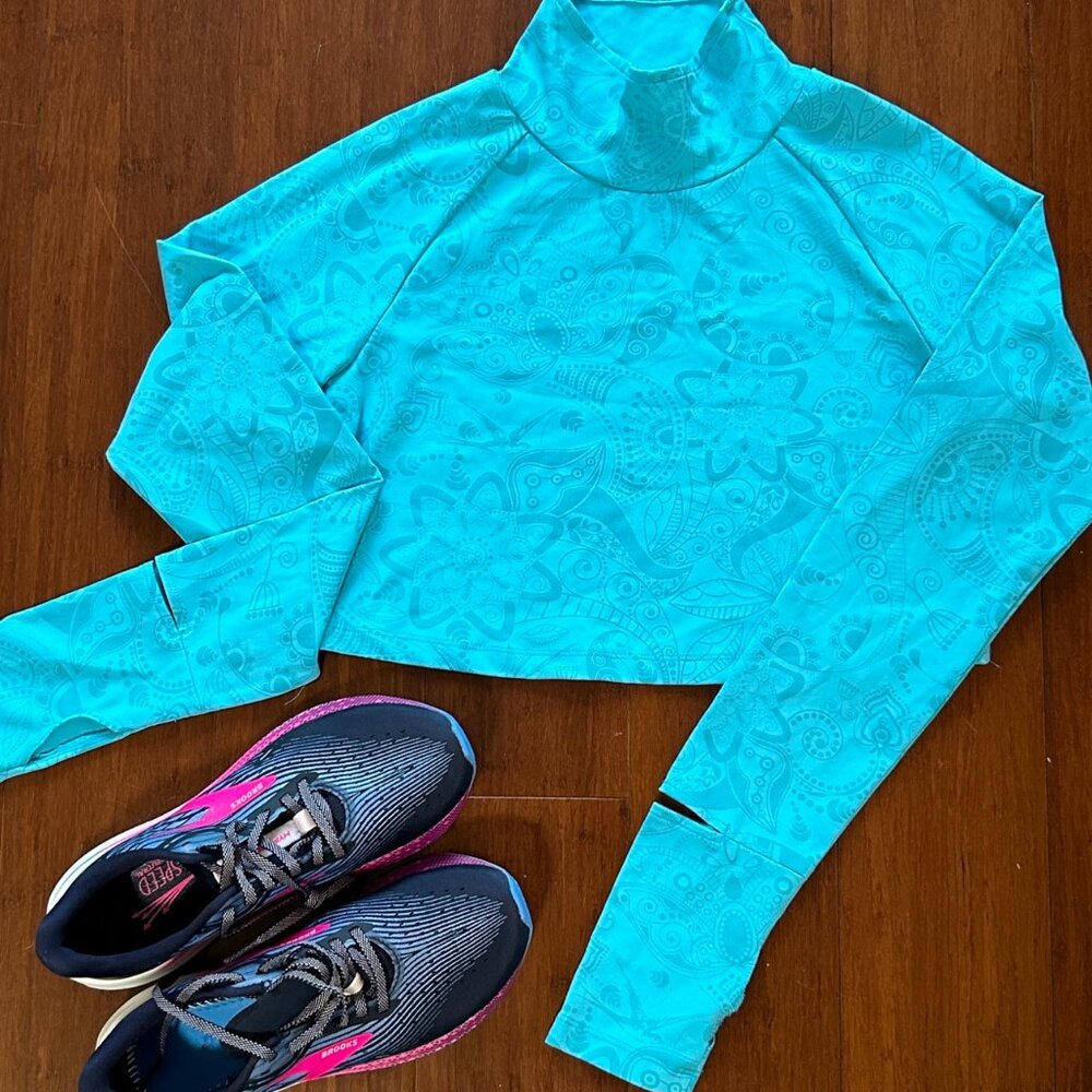 Oiselle cropped, long-sleeve reflector run top - size small